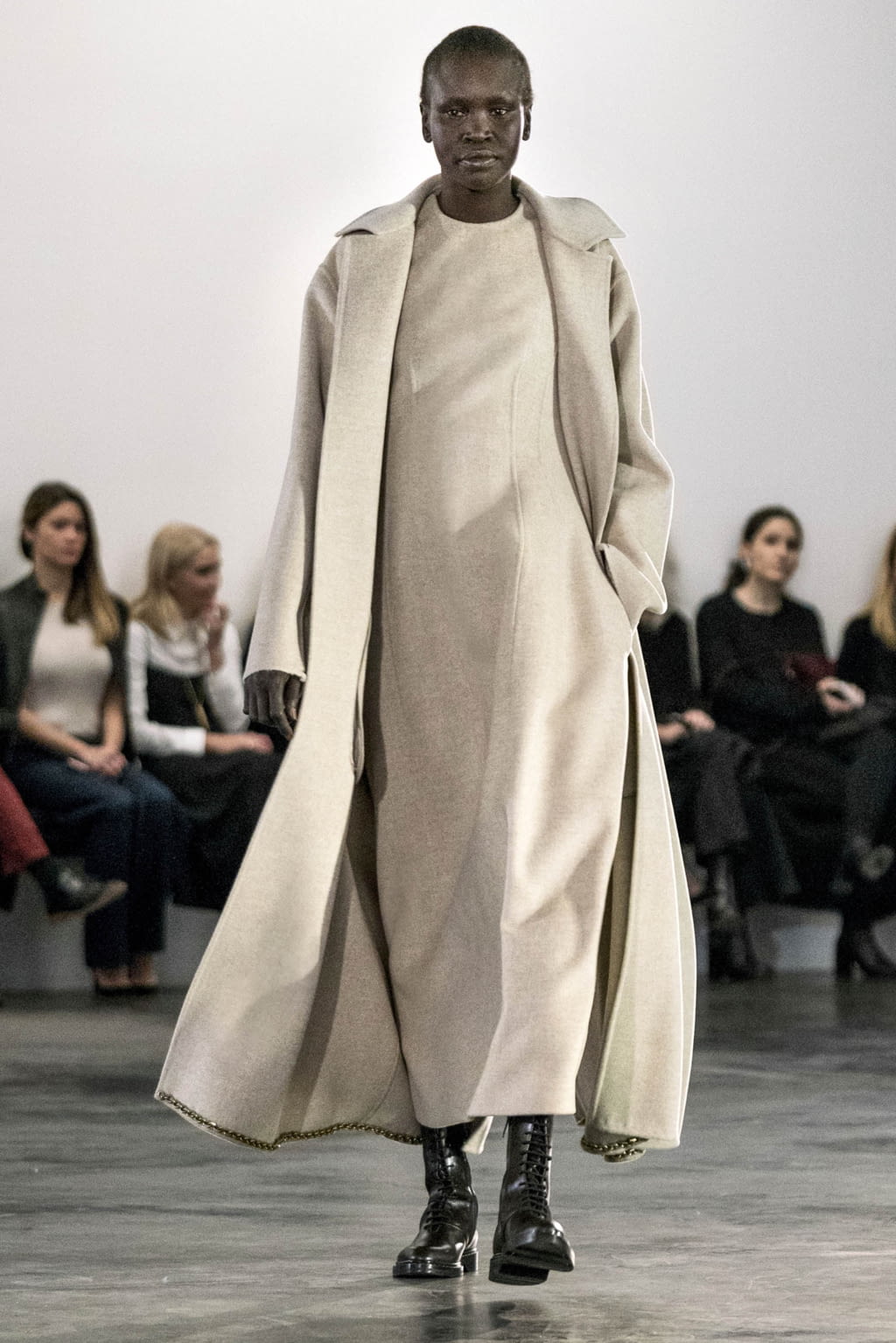 Fashion Week New York Fall/Winter 2017 look 25 from the The Row collection womenswear