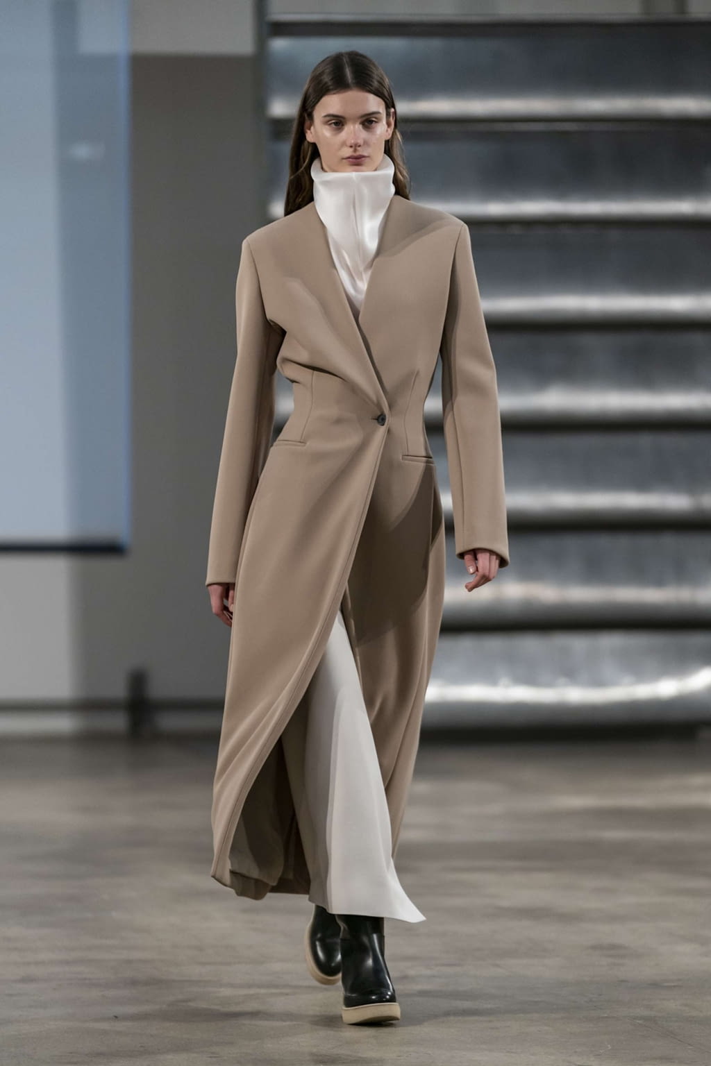 Fashion Week New York Fall/Winter 2019 look 2 from the The Row collection womenswear
