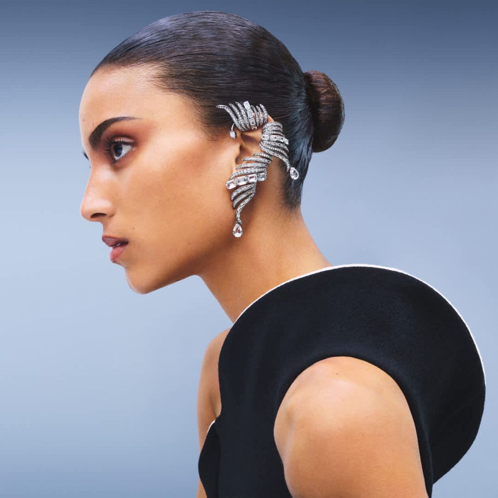 Fashion Week Paris Pre-Fall 2026 look 2 from the Swarovski collection womenswear accessories