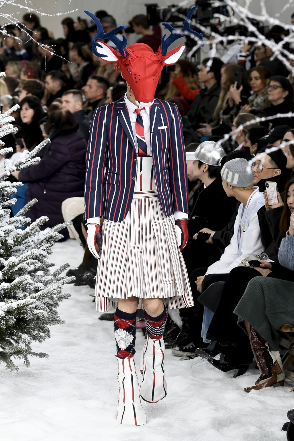 Fashion Week Paris Fall/Winter 2020 look 4 from the Thom Browne collection 女装
