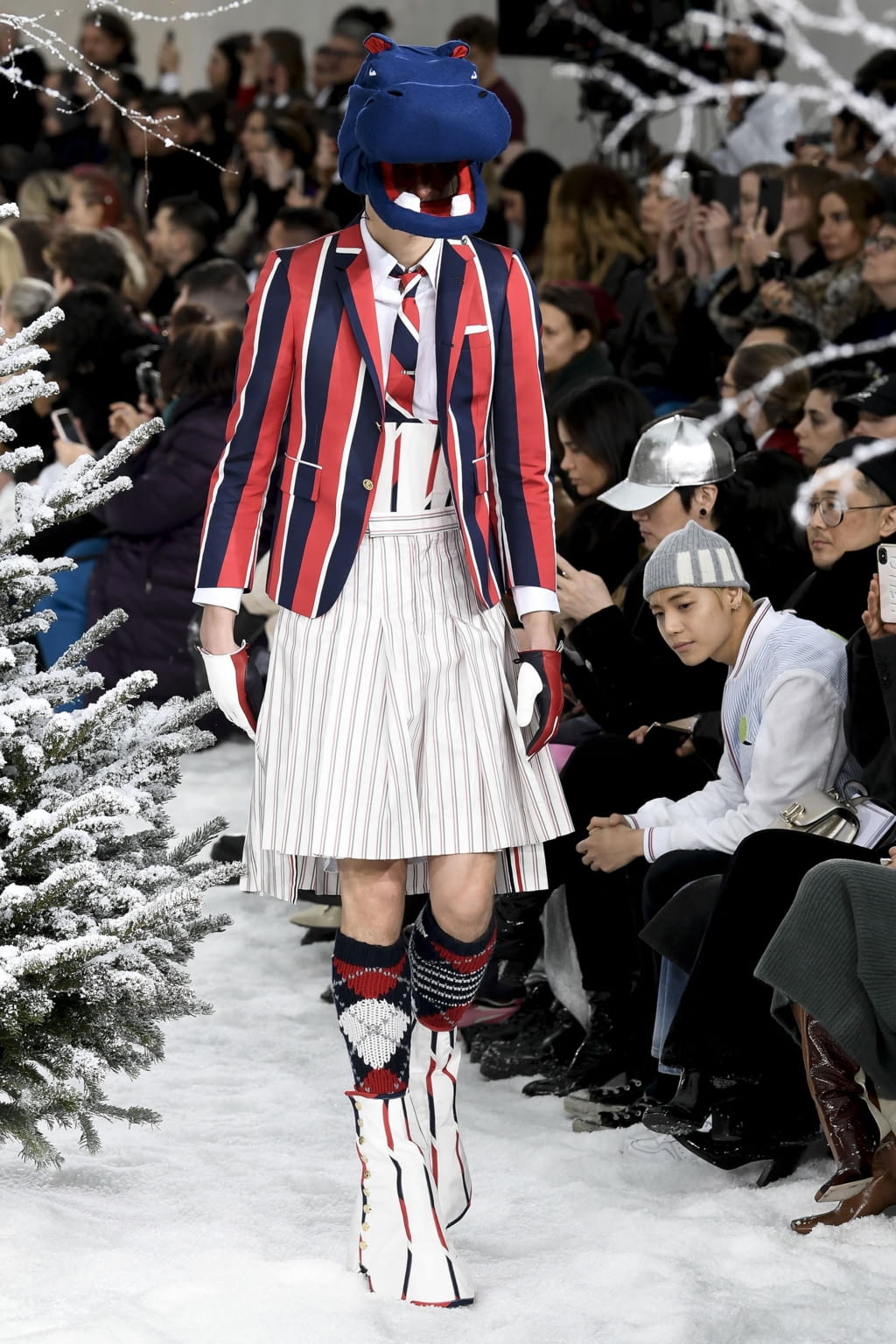 Fashion Week Paris Fall/Winter 2020 look 6 from the Thom Browne collection 女装