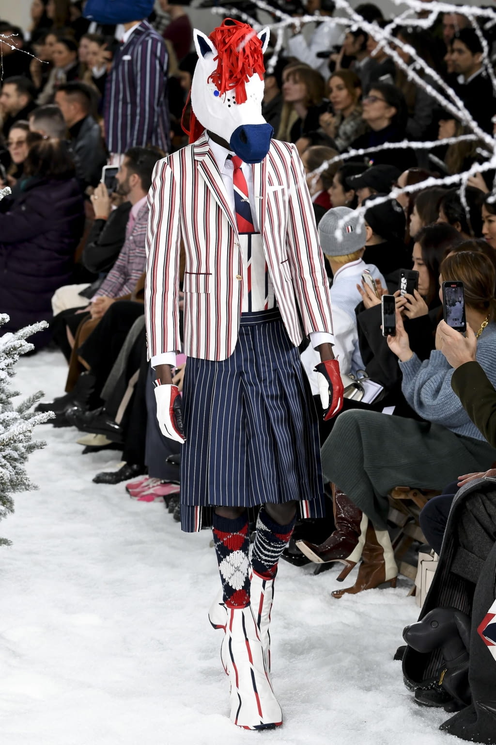 Fashion Week Paris Fall/Winter 2020 look 7 from the Thom Browne collection 女装