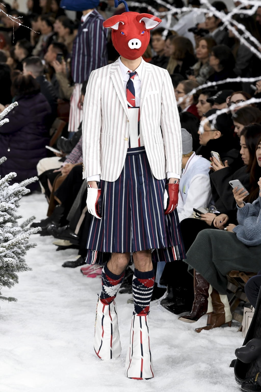 Fashion Week Paris Fall/Winter 2020 look 8 from the Thom Browne collection 女装