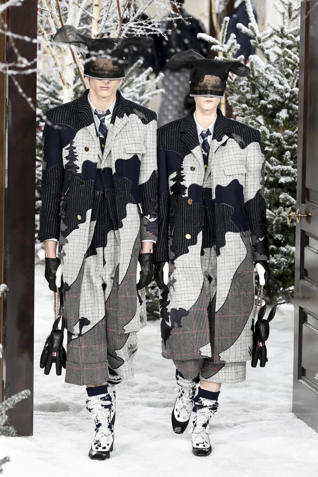 Fashion Week Paris Fall/Winter 2020 look 11 from the Thom Browne collection 女装