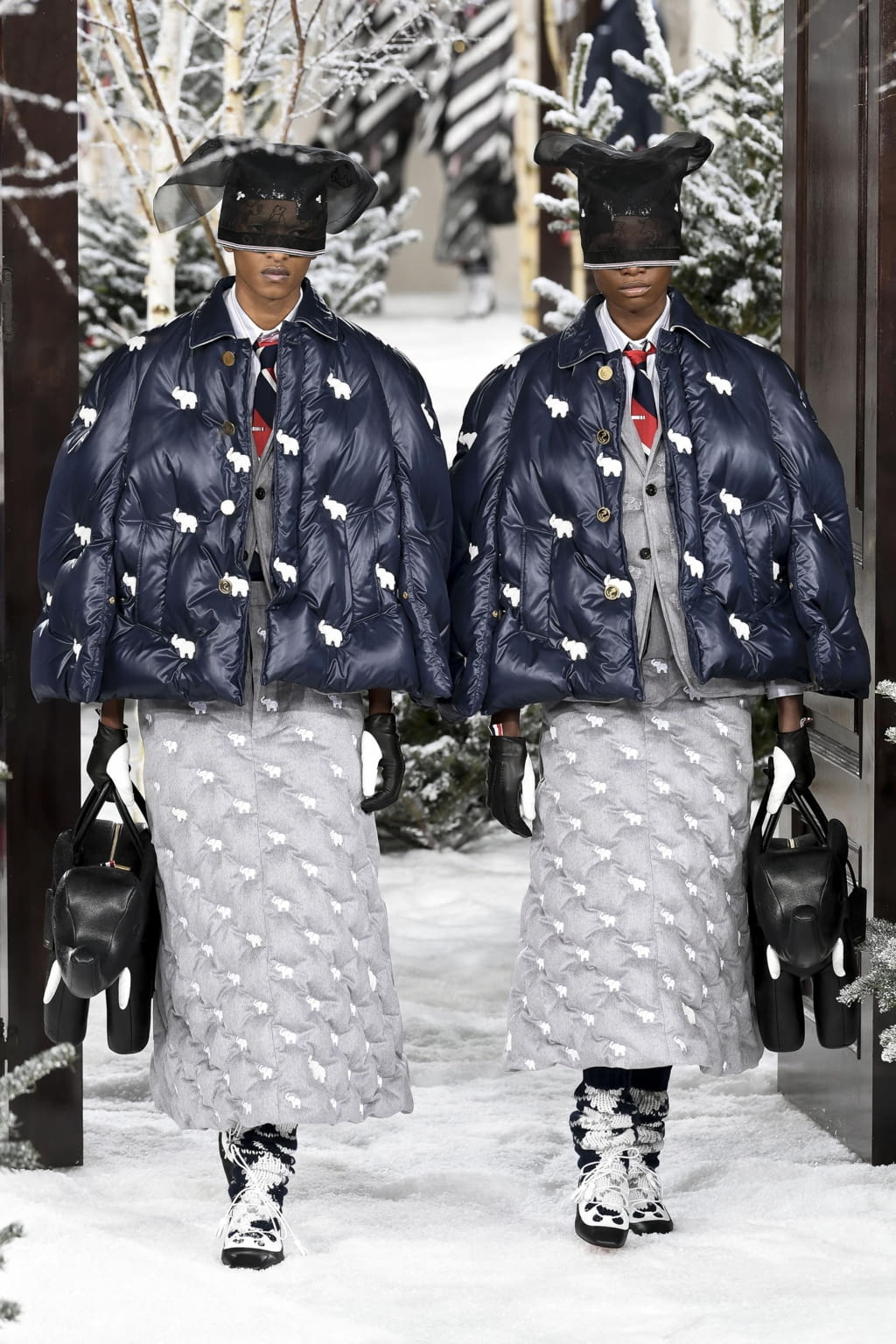 Fashion Week Paris Fall/Winter 2020 look 12 from the Thom Browne collection 女装