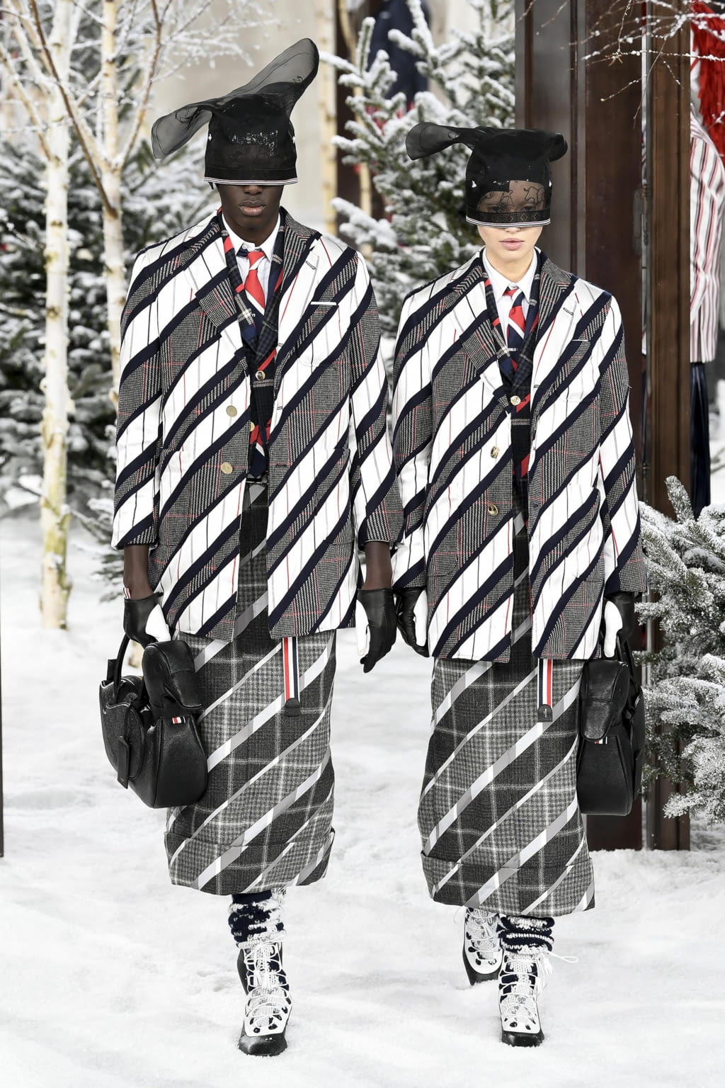 Fashion Week Paris Fall/Winter 2020 look 13 from the Thom Browne collection 女装
