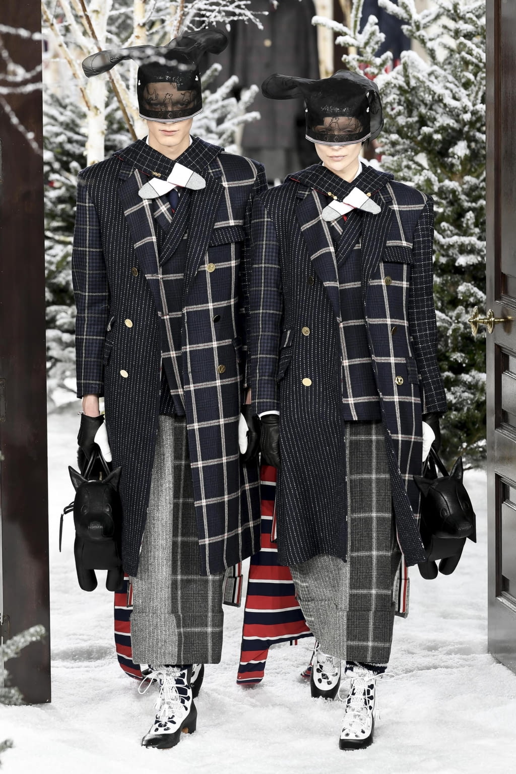 Fashion Week Paris Fall/Winter 2020 look 16 from the Thom Browne collection 女装