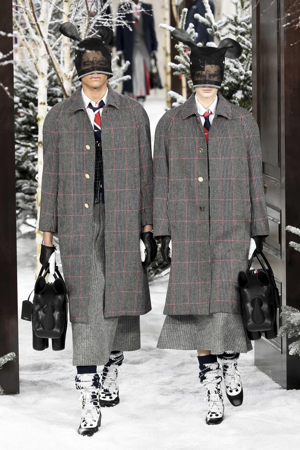 Fashion Week Paris Fall/Winter 2020 look 17 from the Thom Browne collection 女装