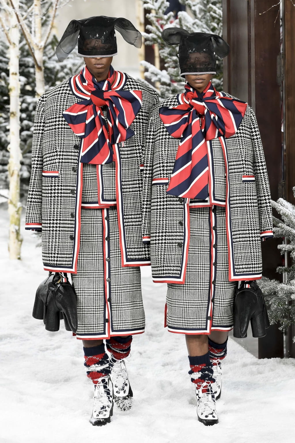 Fashion Week Paris Fall/Winter 2020 look 21 from the Thom Browne collection womenswear