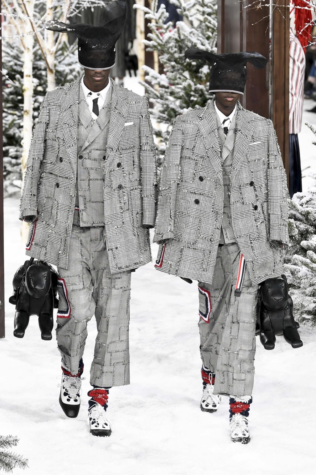 Fashion Week Paris Fall/Winter 2020 look 23 from the Thom Browne collection womenswear