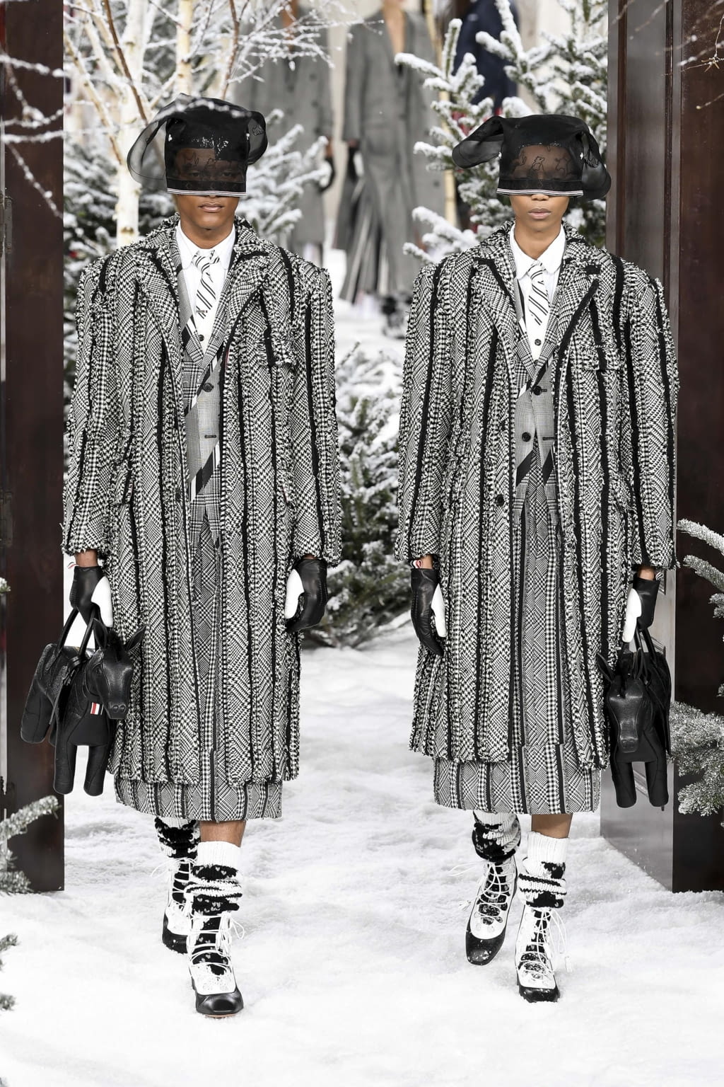 Fashion Week Paris Fall/Winter 2020 look 22 from the Thom Browne collection 女装