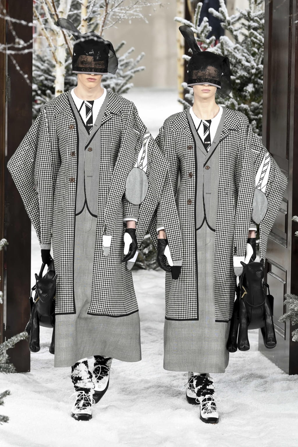 Fashion Week Paris Fall/Winter 2020 look 26 from the Thom Browne collection 女装