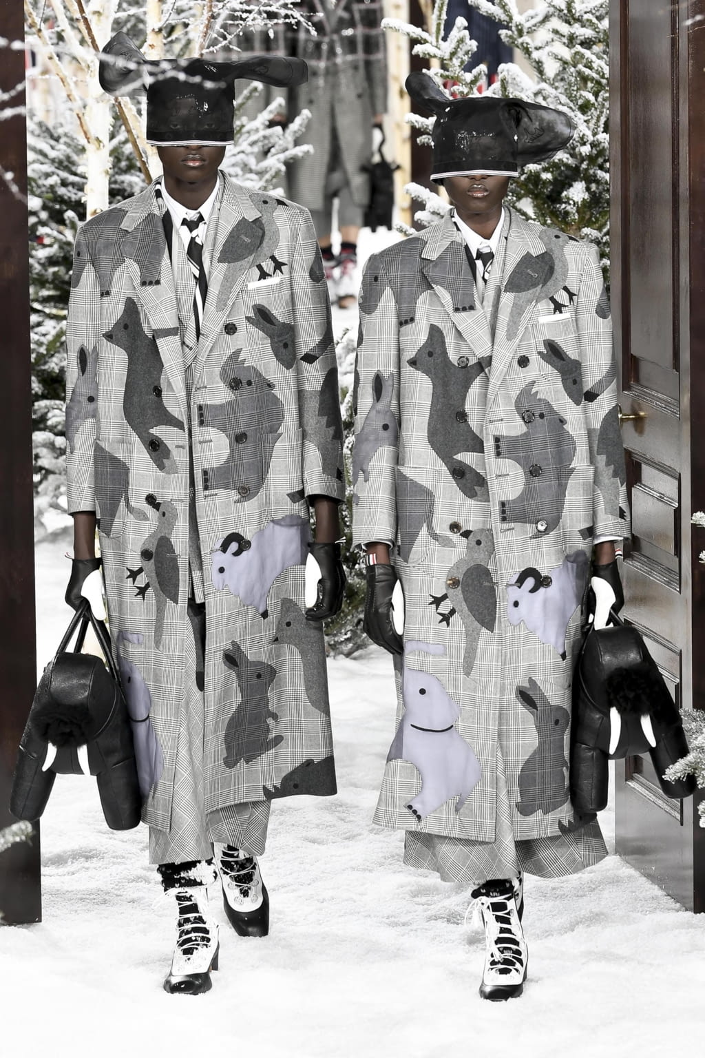 Fashion Week Paris Fall/Winter 2020 look 27 from the Thom Browne collection 女装