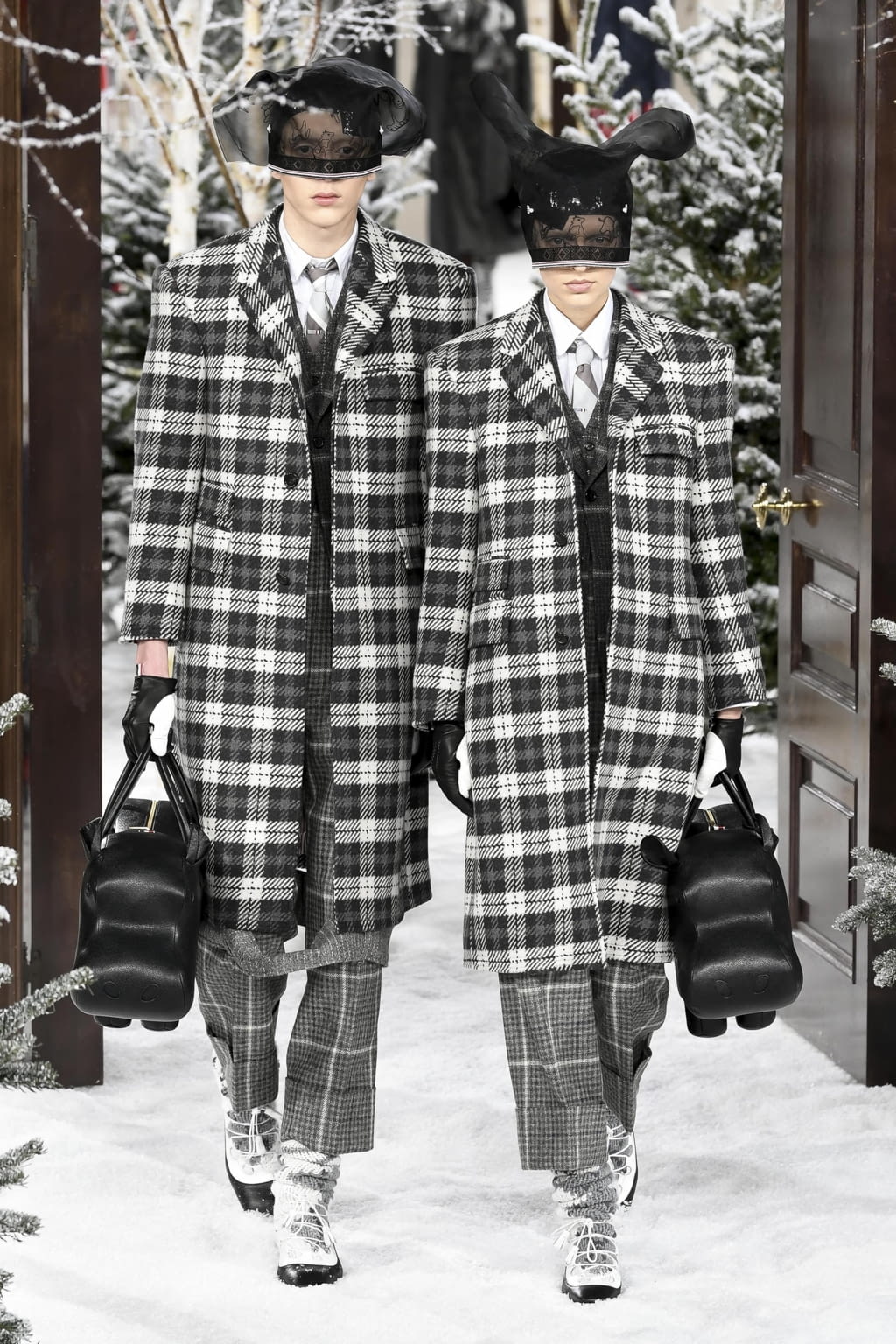 Fashion Week Paris Fall/Winter 2020 look 30 from the Thom Browne collection womenswear