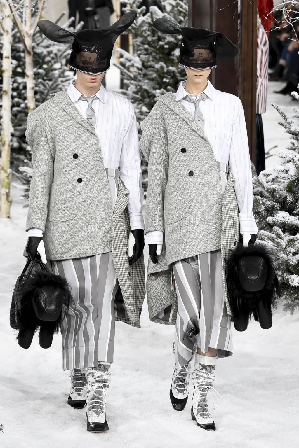 Fashion Week Paris Fall/Winter 2020 look 33 from the Thom Browne collection womenswear
