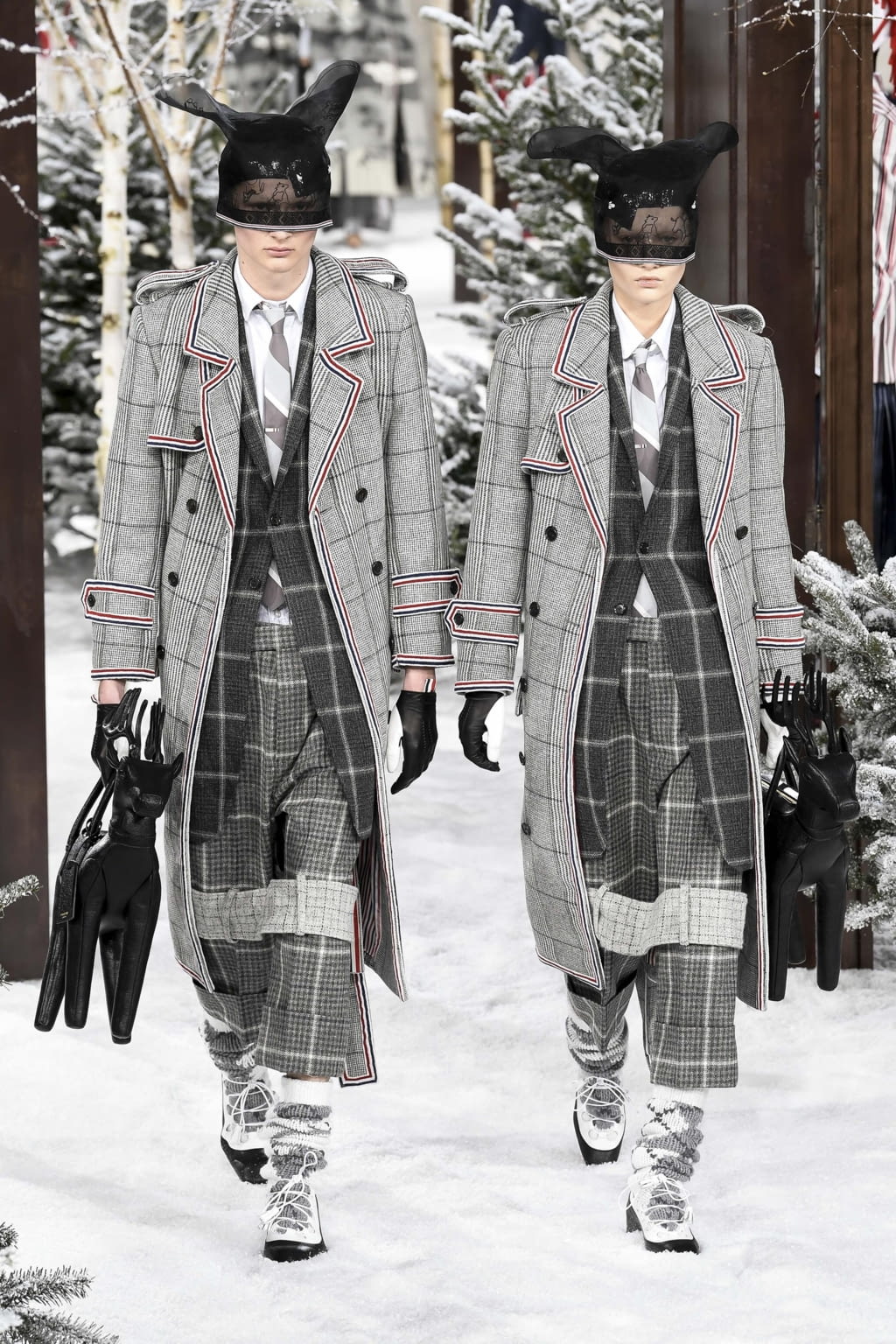 Fashion Week Paris Fall/Winter 2020 look 39 from the Thom Browne collection 女装