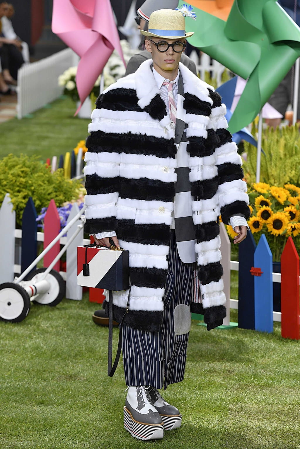 Fashion Week Paris Spring/Summer 2019 look 6 from the Thom Browne collection 男装