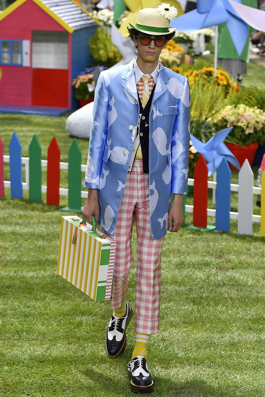 Fashion Week Paris Spring/Summer 2019 look 29 from the Thom Browne collection menswear