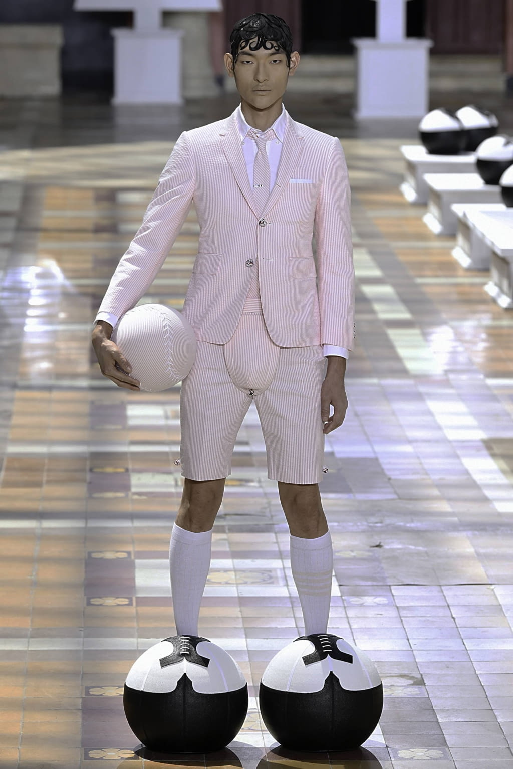 Fashion Week Paris Spring/Summer 2020 look 2 from the Thom Browne collection menswear