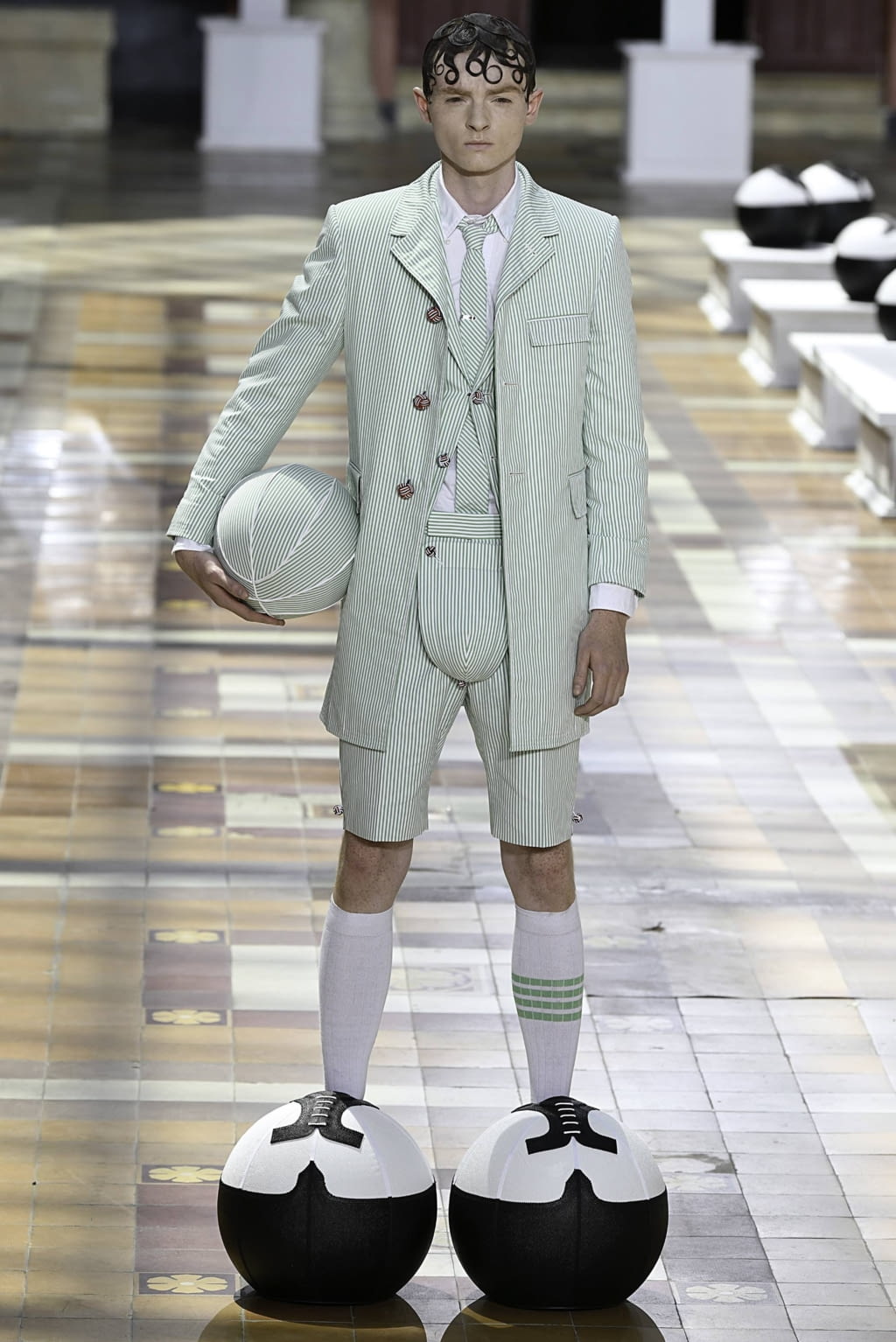 Fashion Week Paris Spring/Summer 2020 look 3 from the Thom Browne collection menswear