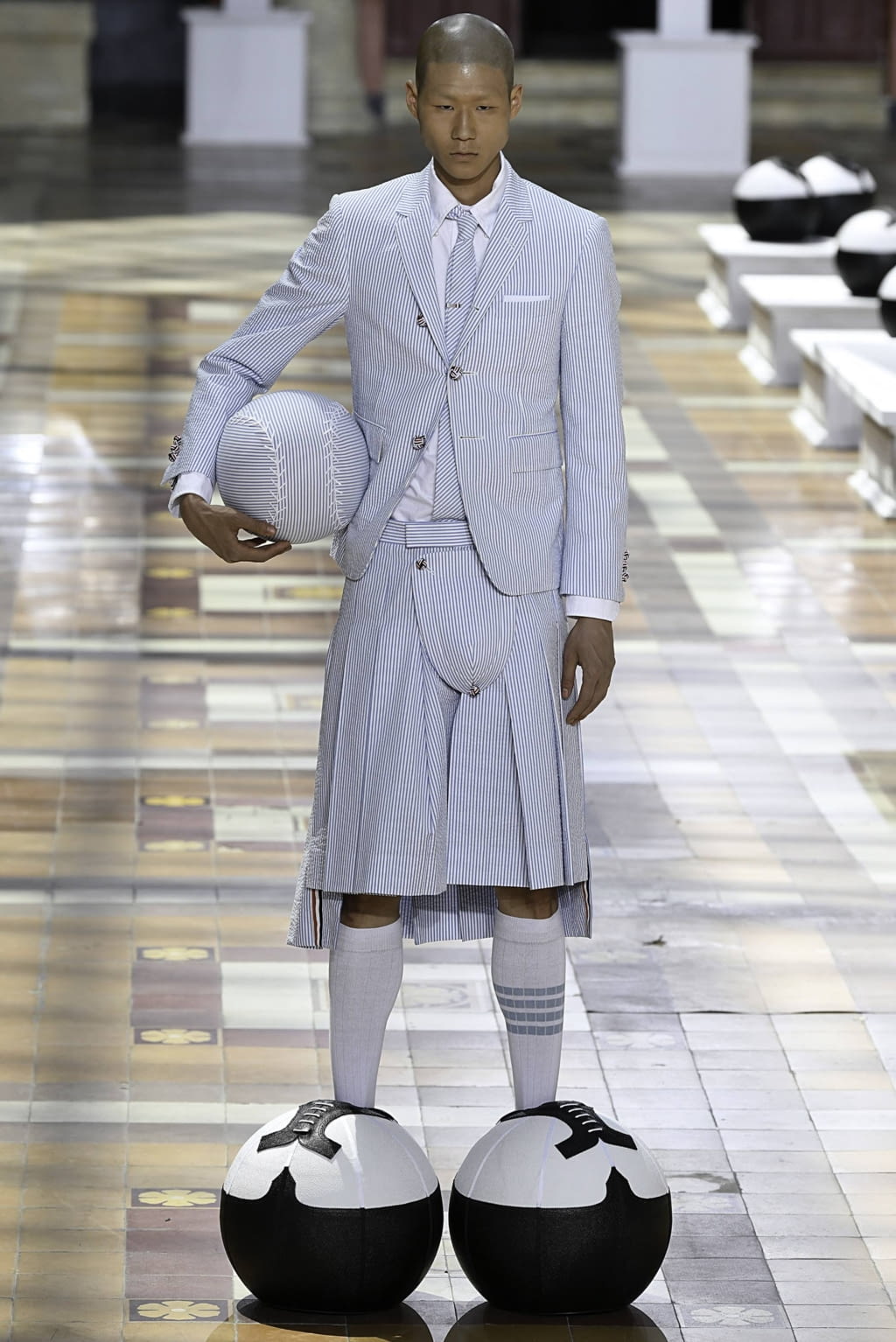 Fashion Week Paris Spring/Summer 2020 look 4 from the Thom Browne collection menswear