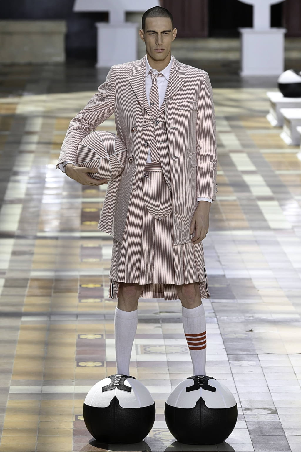 Fashion Week Paris Spring/Summer 2020 look 5 from the Thom Browne collection menswear