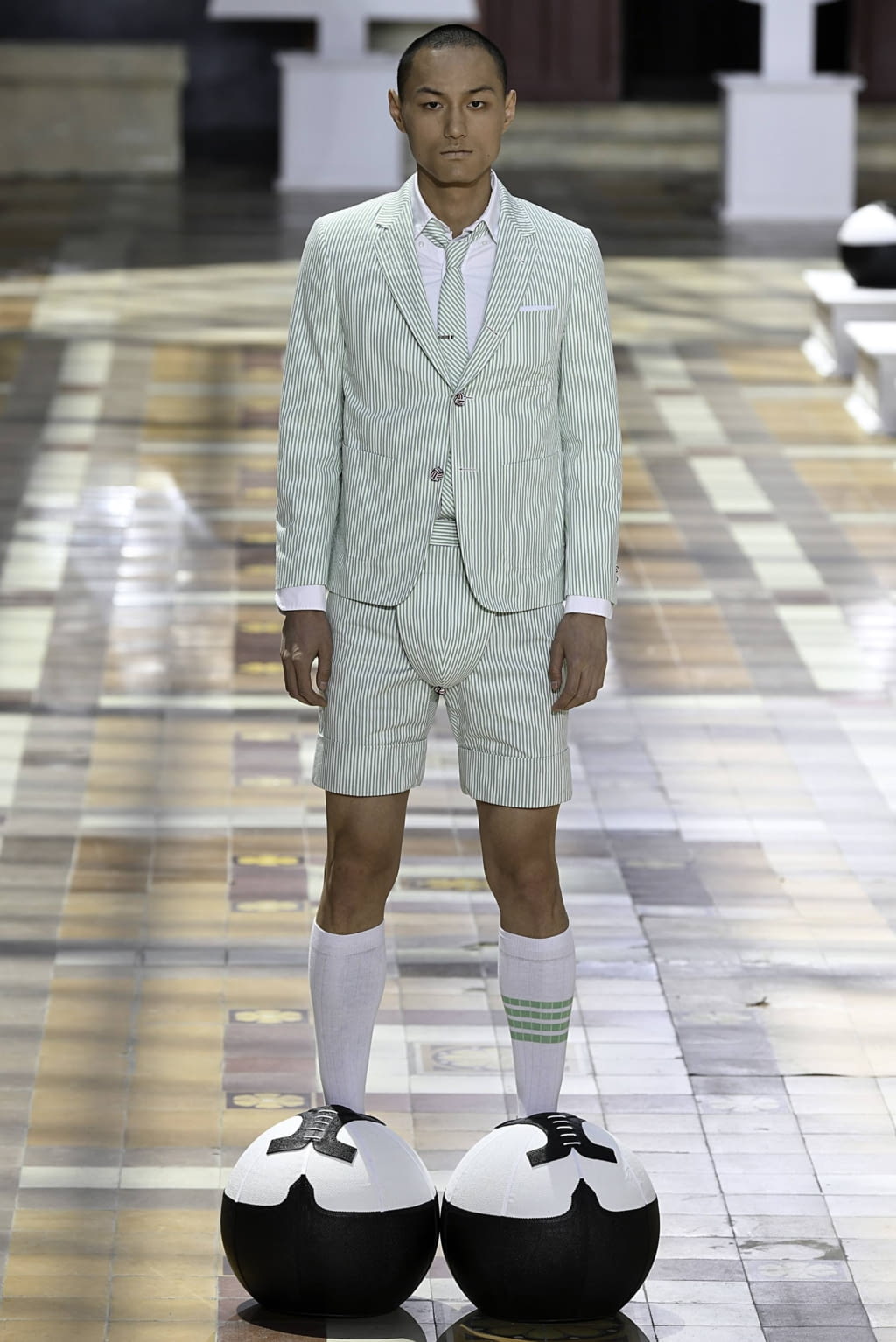 Fashion Week Paris Spring/Summer 2020 look 6 from the Thom Browne collection menswear
