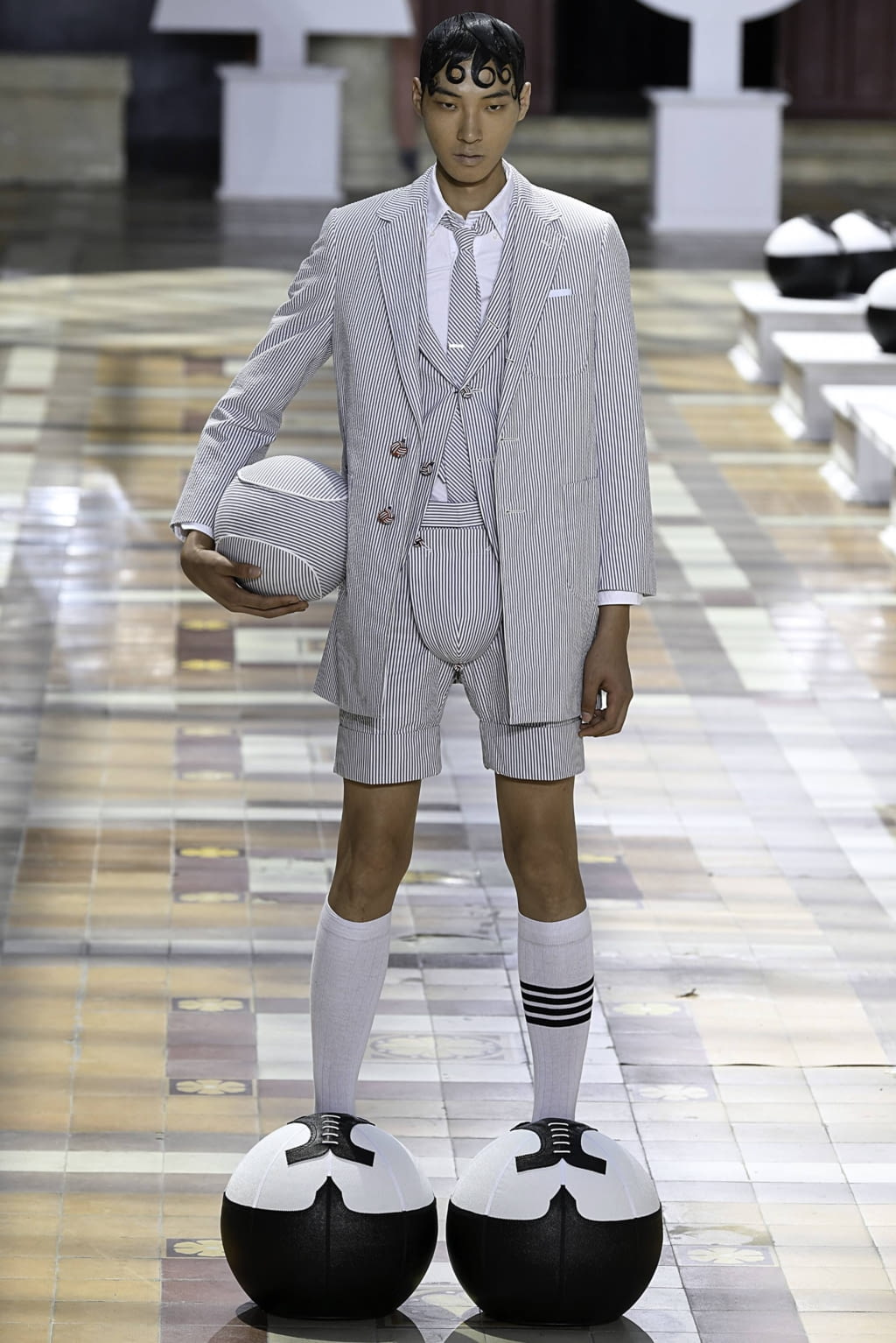 Fashion Week Paris Spring/Summer 2020 look 7 from the Thom Browne collection menswear