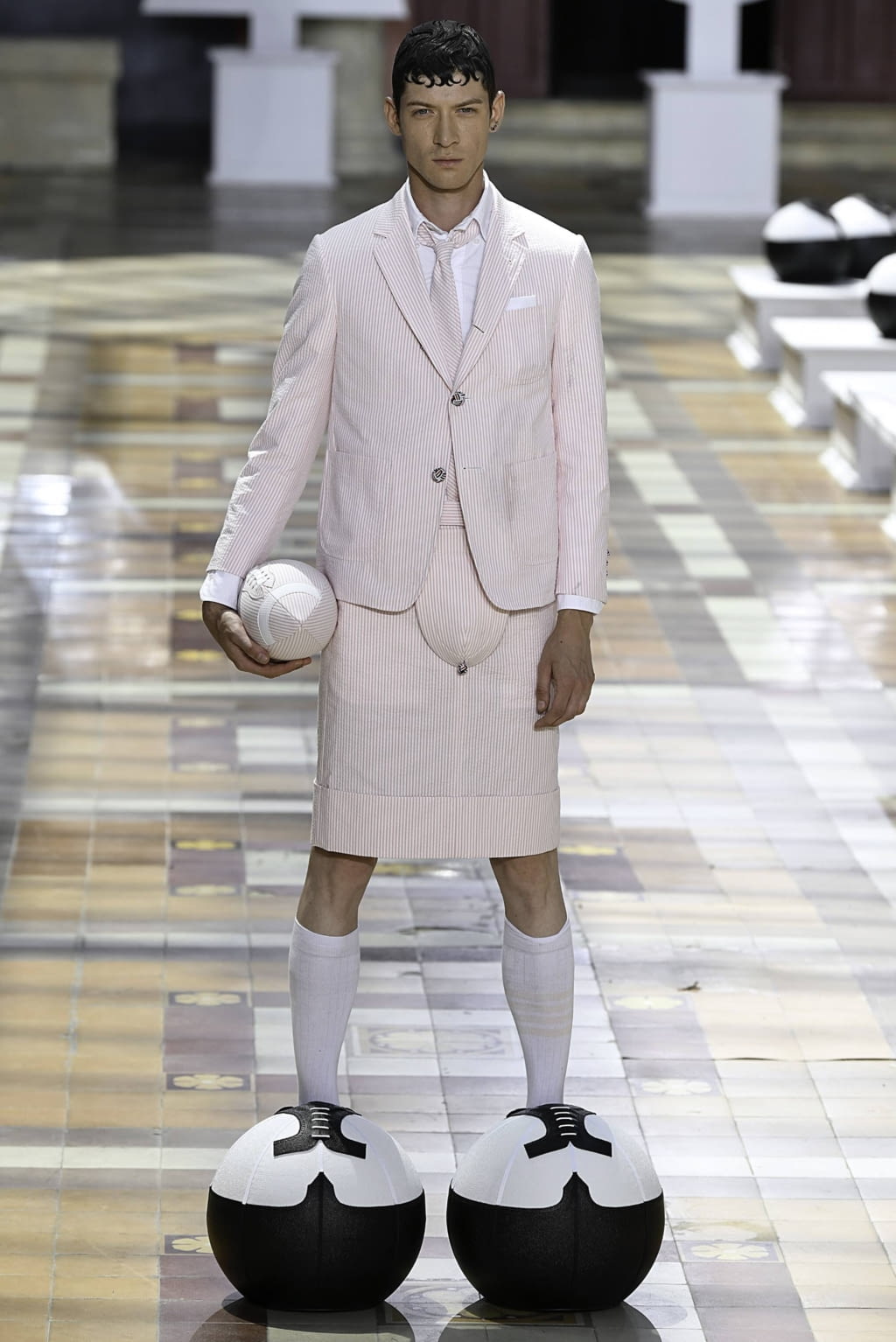 Fashion Week Paris Spring/Summer 2020 look 8 from the Thom Browne collection menswear