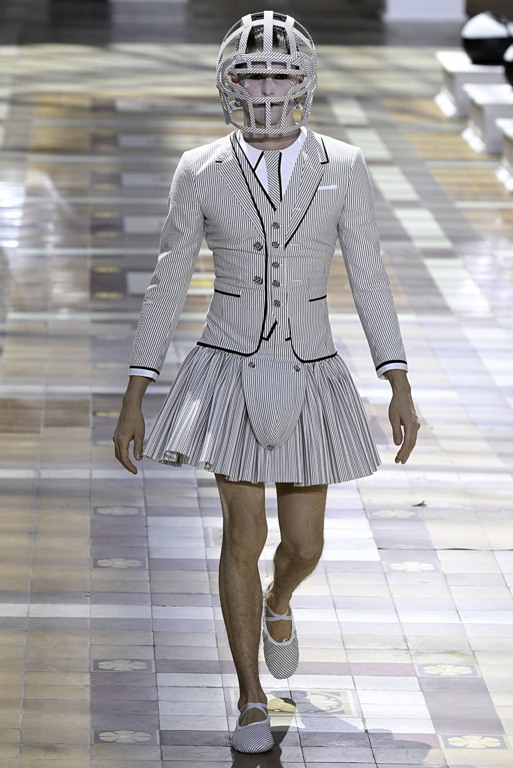 Fashion Week Paris Spring/Summer 2020 look 14 from the Thom Browne collection menswear