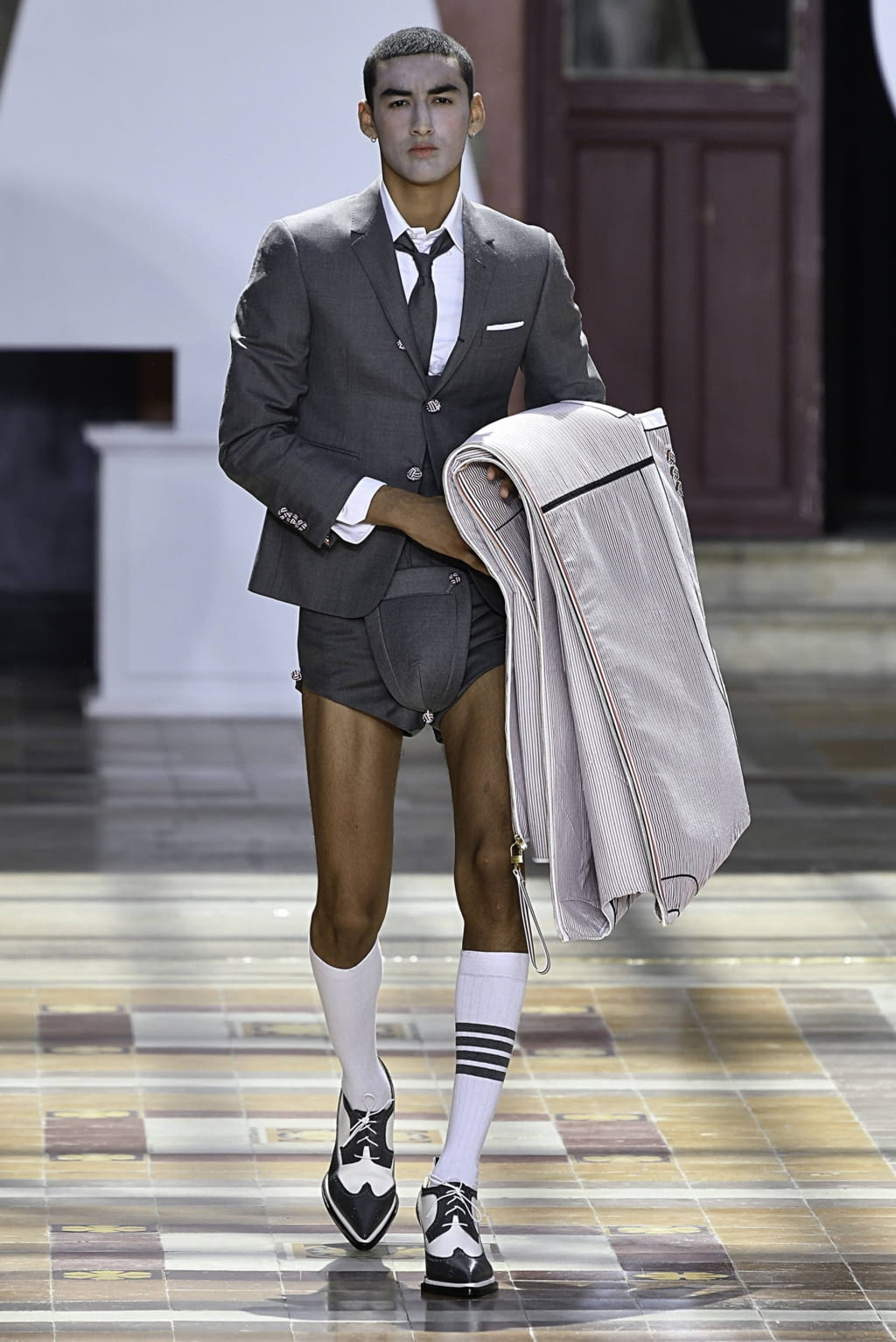 Fashion Week Paris Spring/Summer 2020 look 15 from the Thom Browne collection menswear
