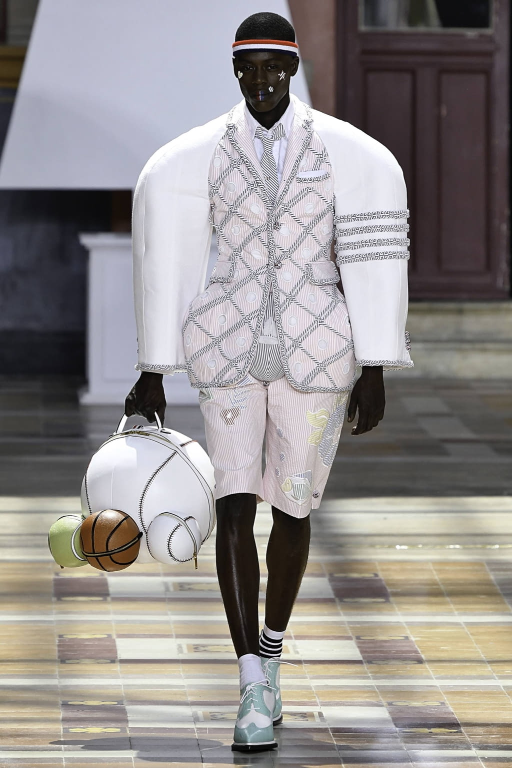 Fashion Week Paris Spring/Summer 2020 look 24 from the Thom Browne collection menswear