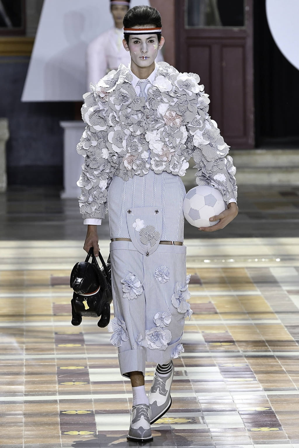 Fashion Week Paris Spring/Summer 2020 look 30 from the Thom Browne collection menswear
