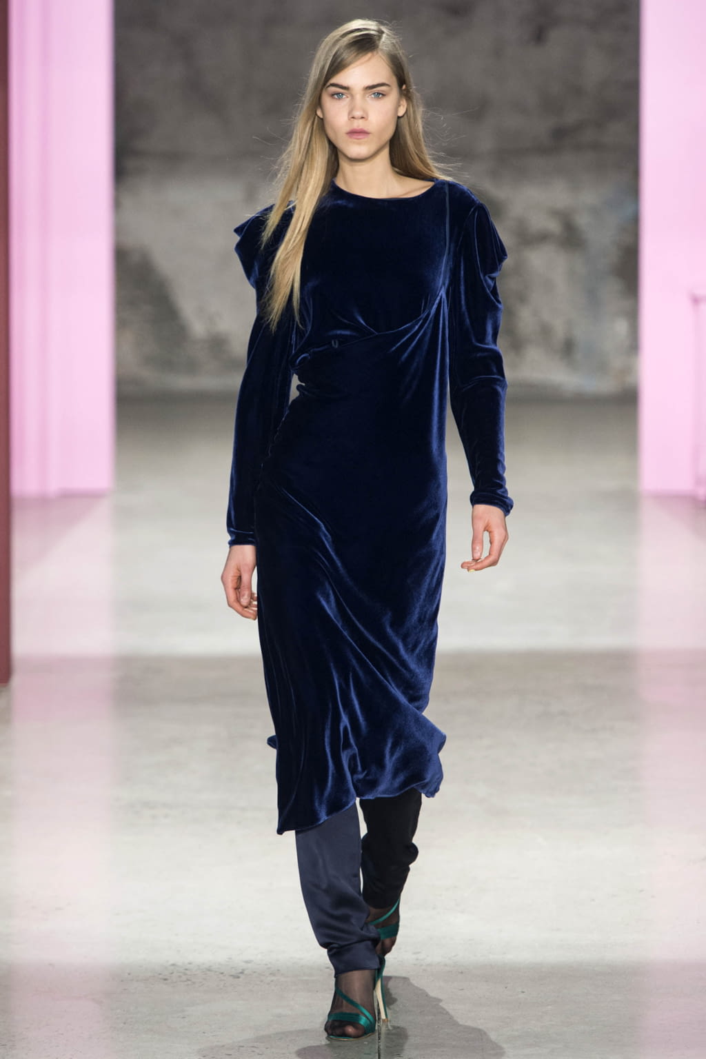Fashion Week New York Fall/Winter 2017 look 33 from the Tibi collection 女装