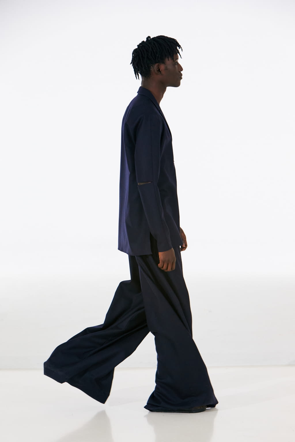 Fashion Week New York Fall/Winter 2022 look 28 from the Tibi collection womenswear