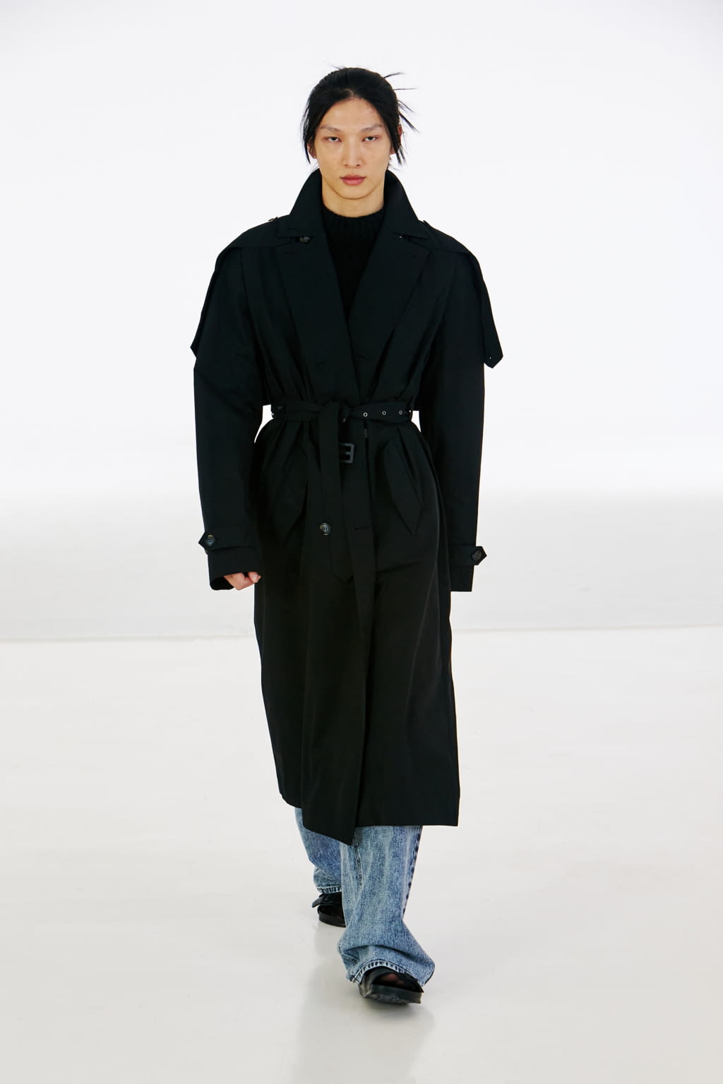 Fashion Week New York Fall/Winter 2022 look 36 from the Tibi collection womenswear