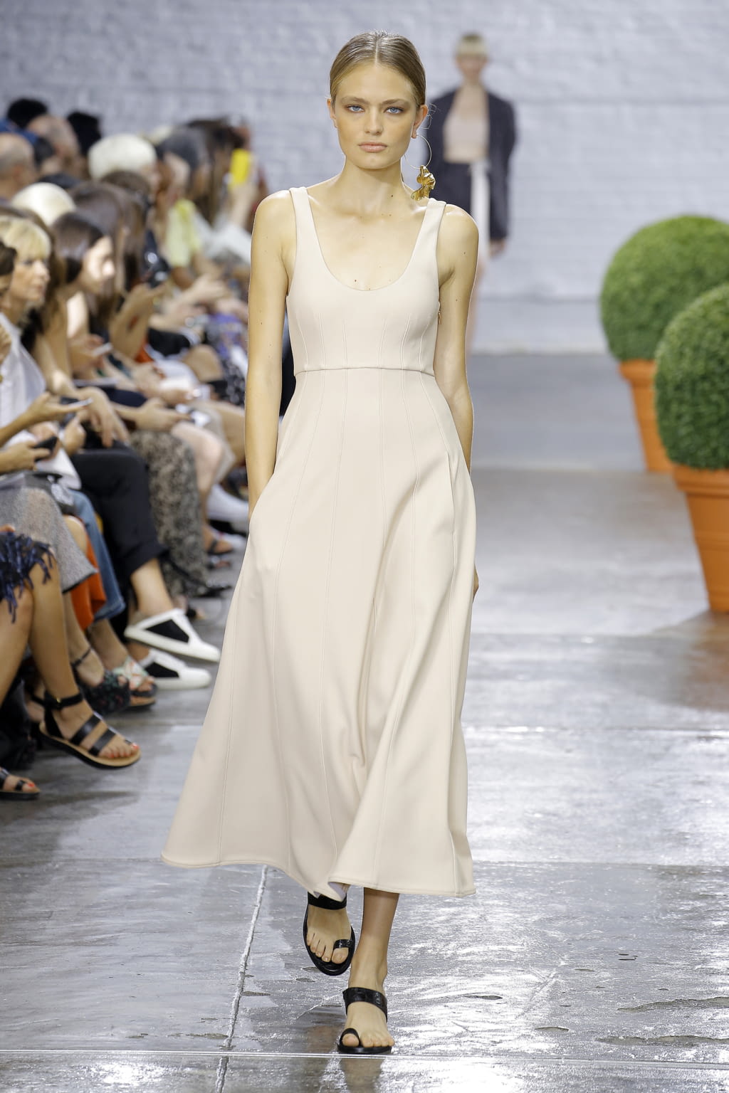 Fashion Week New York Spring/Summer 2017 look 15 from the Tibi collection womenswear