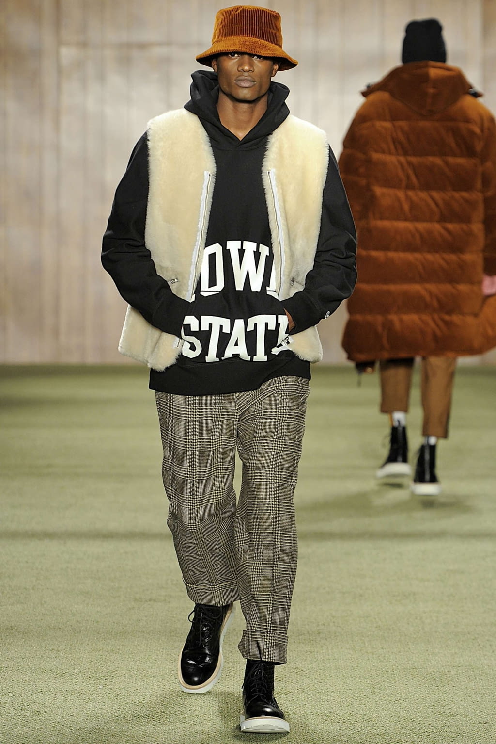 Fashion Week New York Fall/Winter 2019 look 2 from the Todd Snyder collection 男装