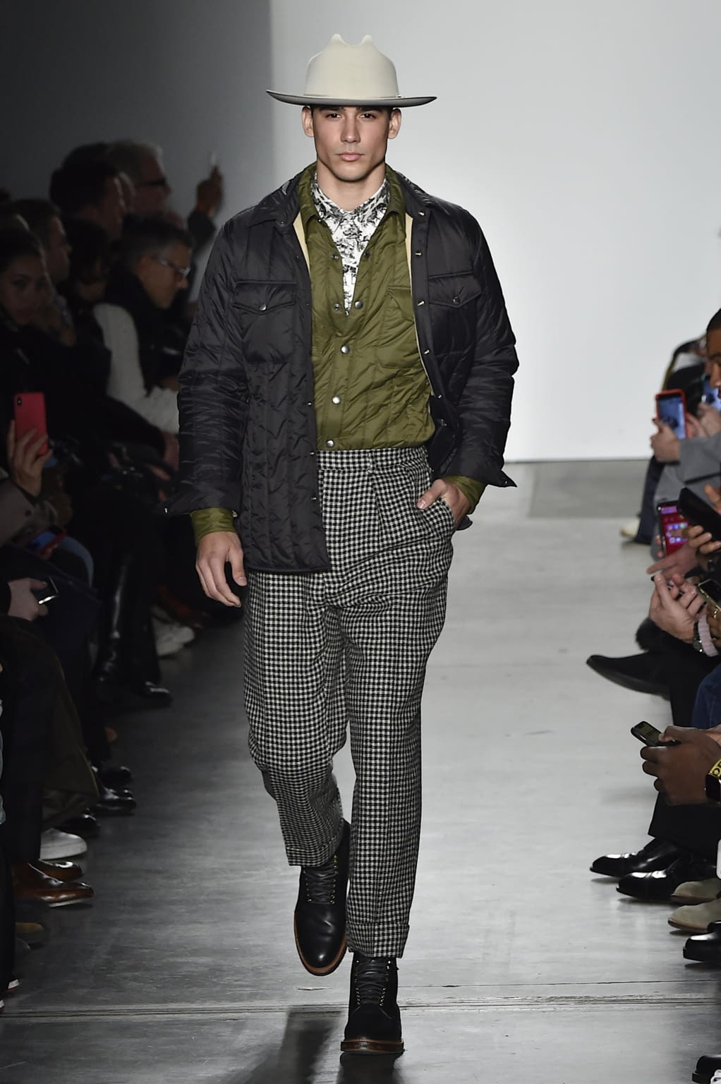 Fashion Week New York Fall/Winter 2020 look 38 from the Todd Snyder collection 男装