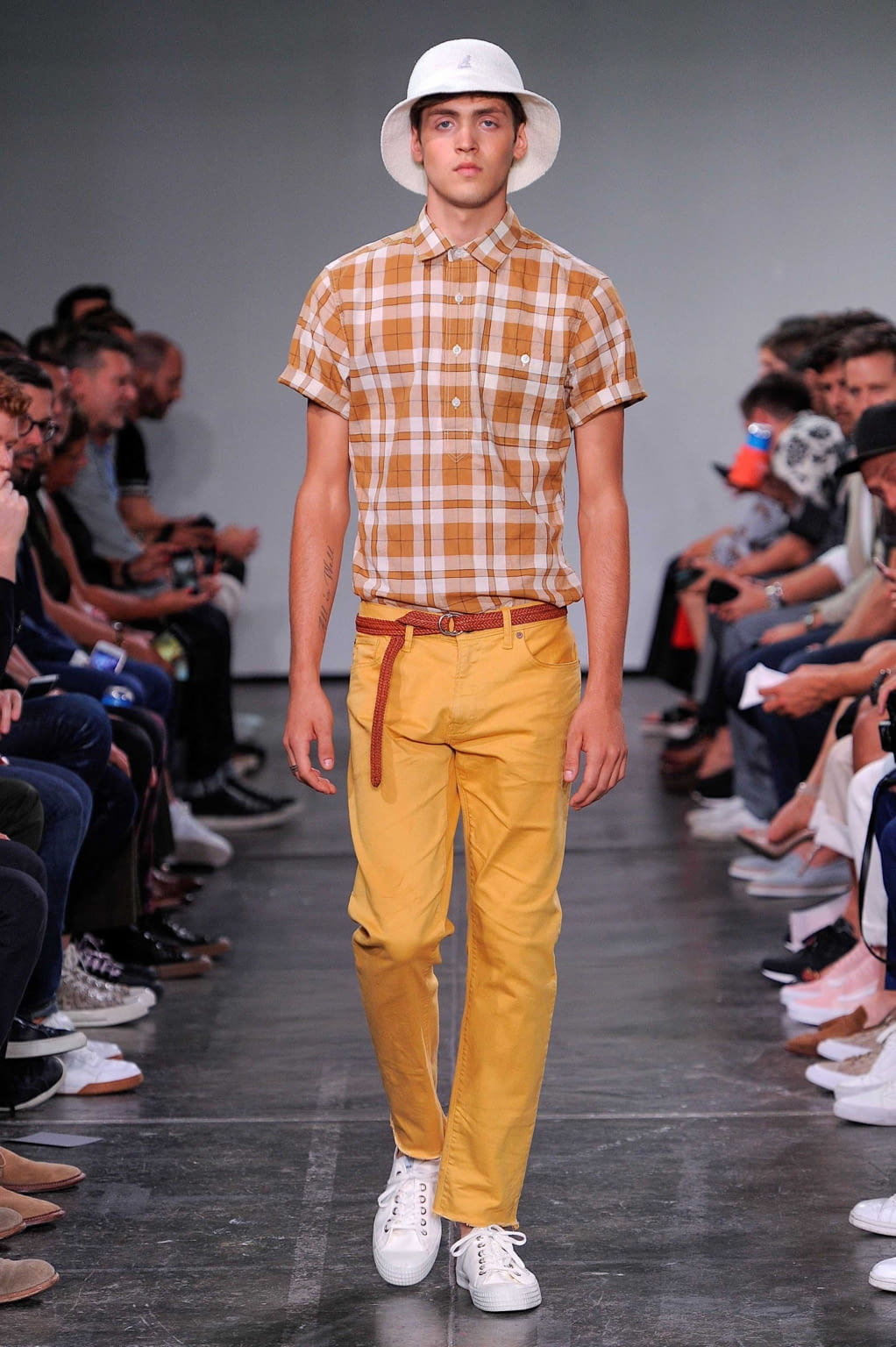 Fashion Week New York Spring/Summer 2019 look 5 from the Todd Snyder collection menswear