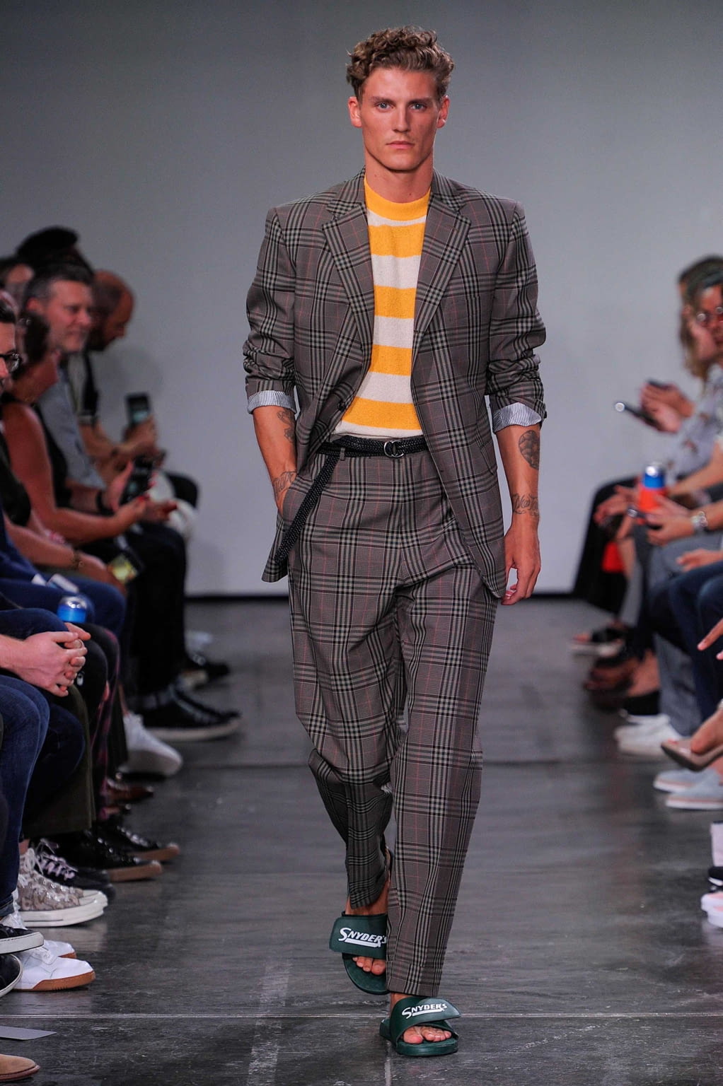 Fashion Week New York Spring/Summer 2019 look 9 from the Todd Snyder collection menswear