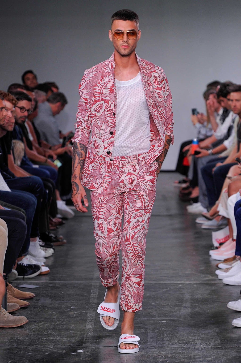Fashion Week New York Spring/Summer 2019 look 21 from the Todd Snyder collection menswear