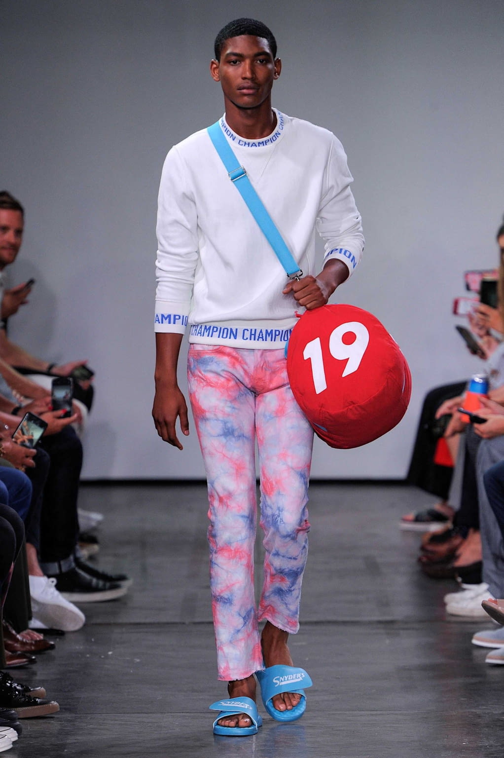 Fashion Week New York Spring/Summer 2019 look 28 from the Todd Snyder collection 男装