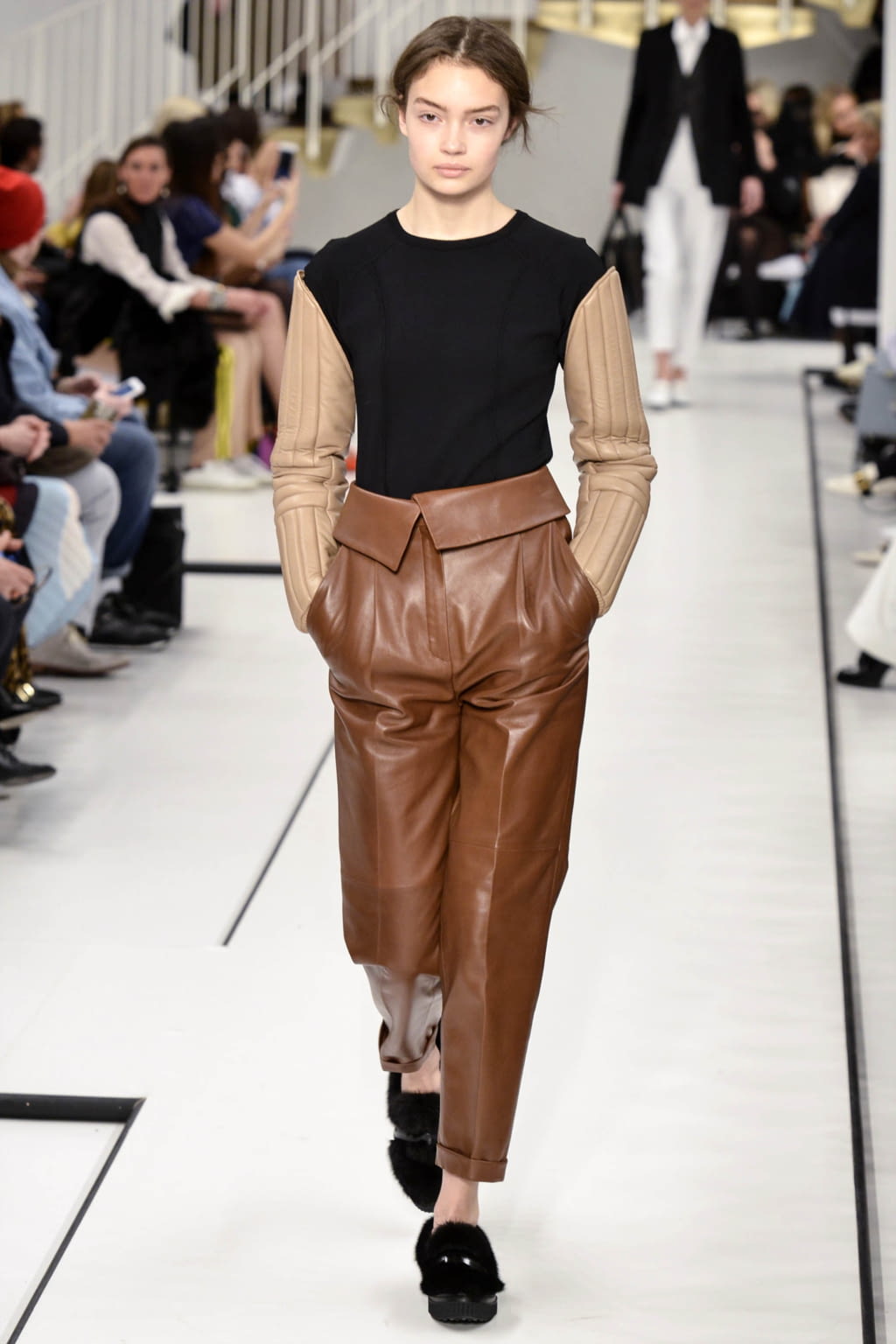 Fashion Week Milan Fall/Winter 2017 look 14 from the Tod's collection 女装