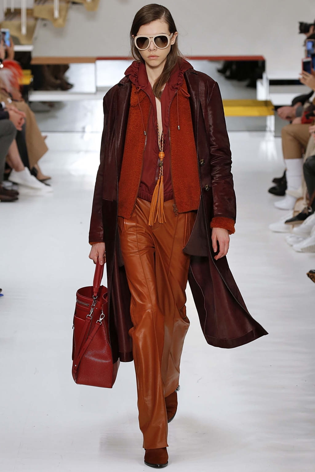 Fashion Week Milan Fall/Winter 2018 look 15 from the Tod's collection womenswear