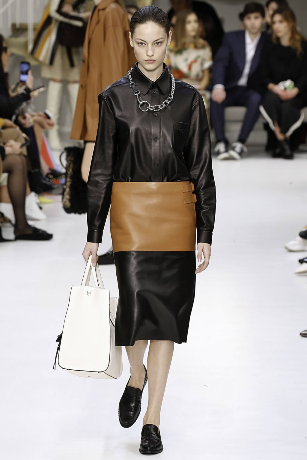 Fashion Week Milan Fall/Winter 2019 look 12 from the Tod's collection 女装