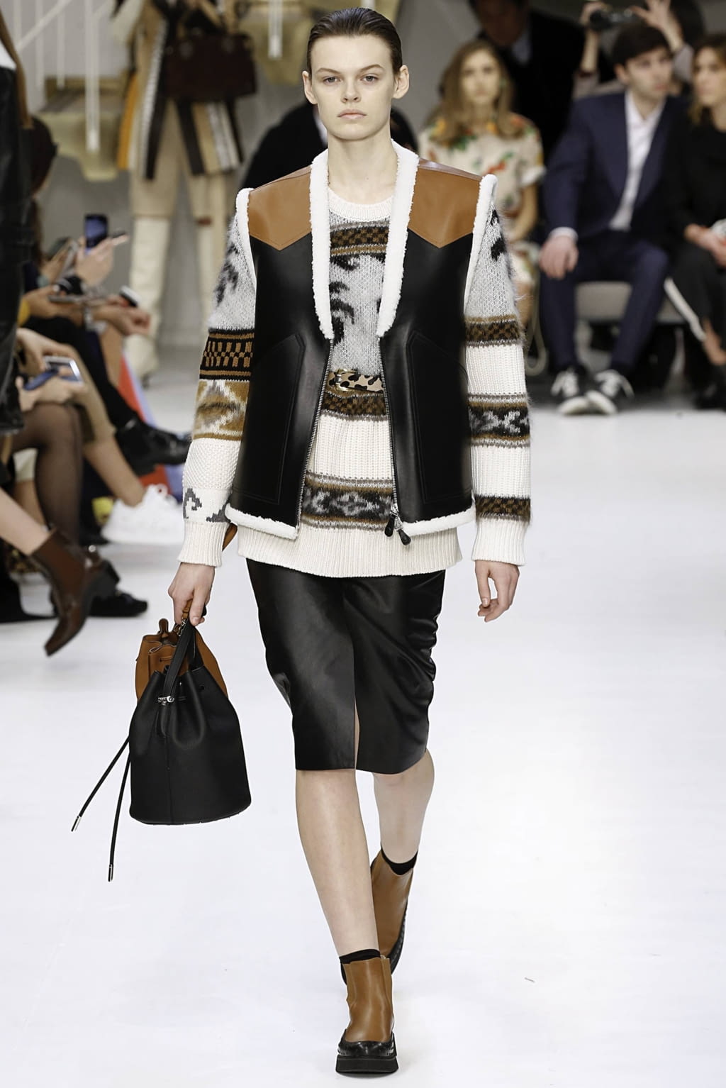 Fashion Week Milan Fall/Winter 2019 look 13 from the Tod's collection 女装