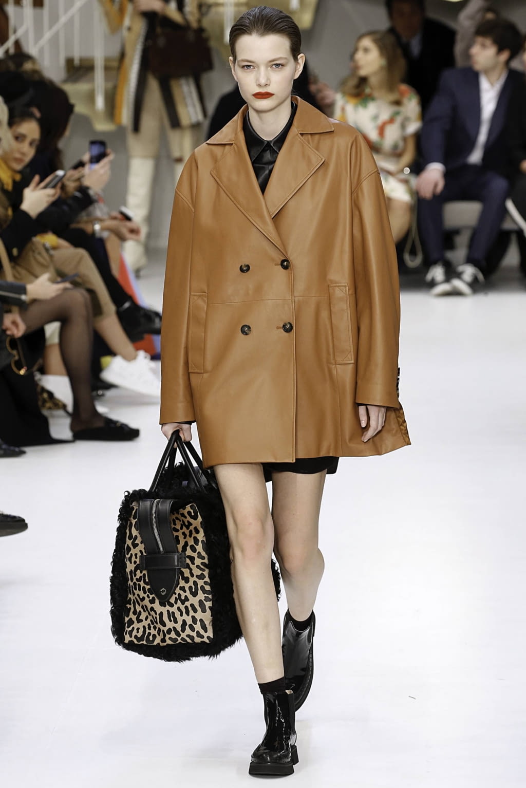 Fashion Week Milan Fall/Winter 2019 look 14 from the Tod's collection 女装
