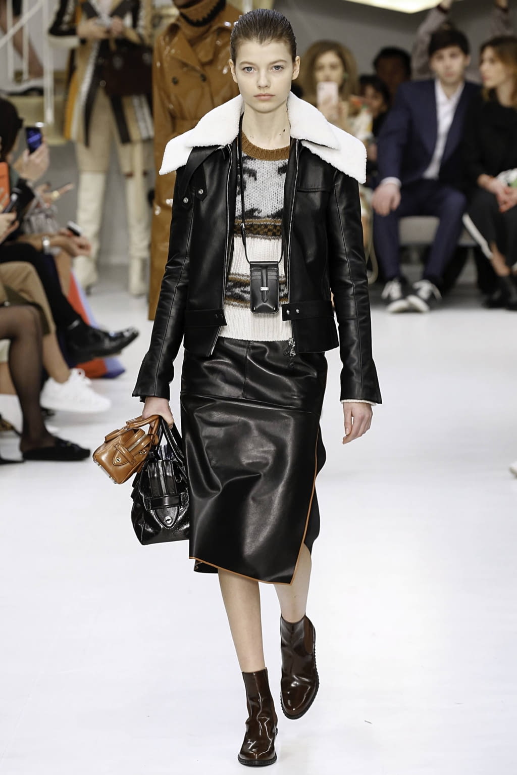 Fashion Week Milan Fall/Winter 2019 look 15 from the Tod's collection womenswear