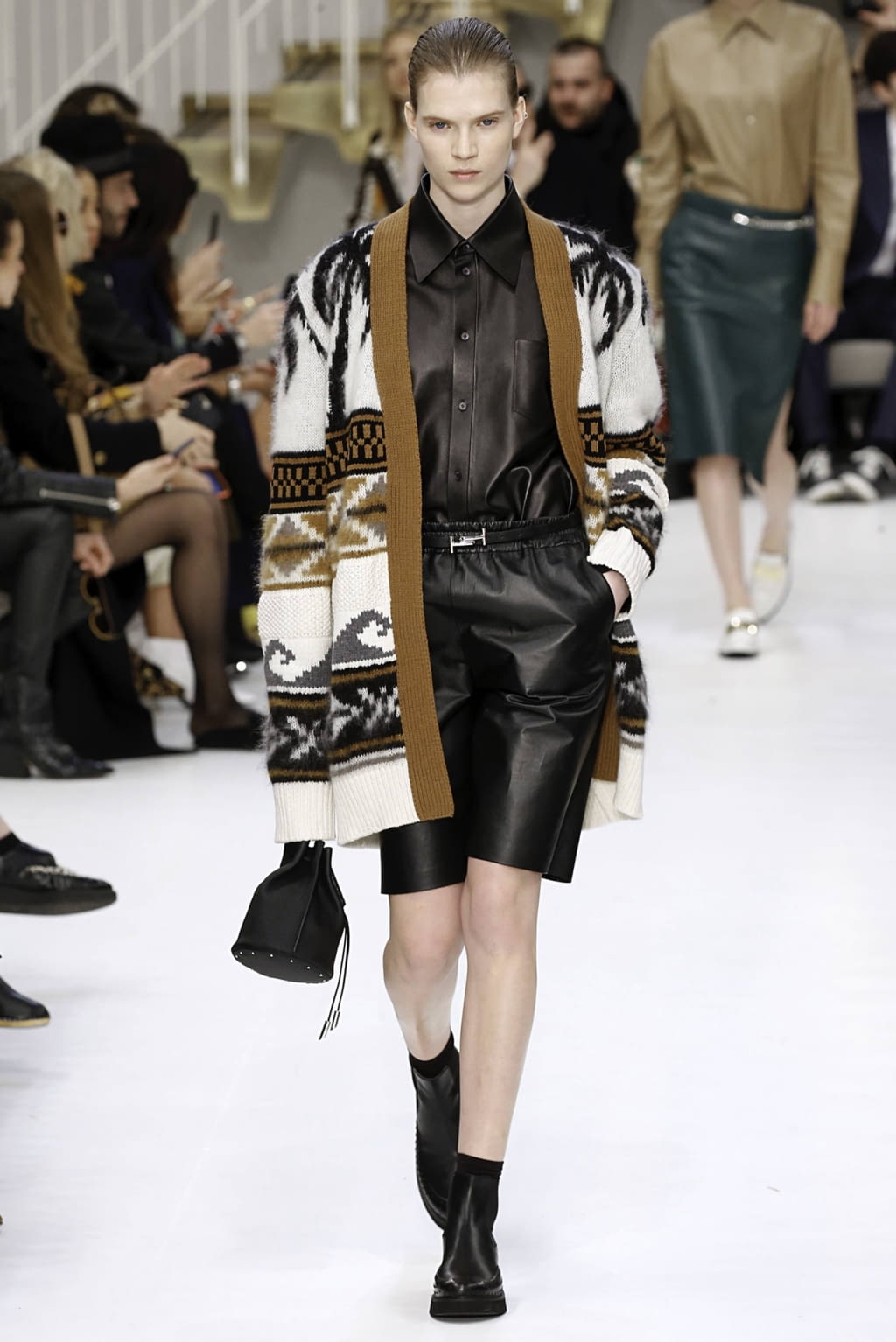 Fashion Week Milan Fall/Winter 2019 look 16 from the Tod's collection womenswear
